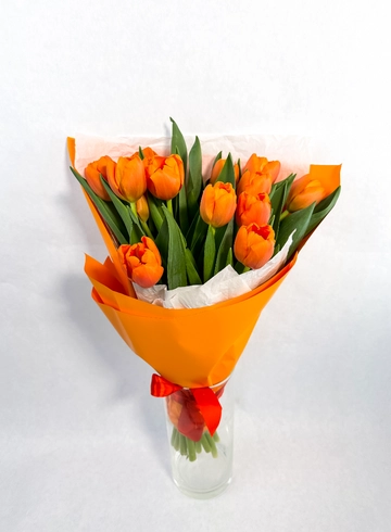 Букет из оранжевых тюльпанов от интернет-магазина цветов в 