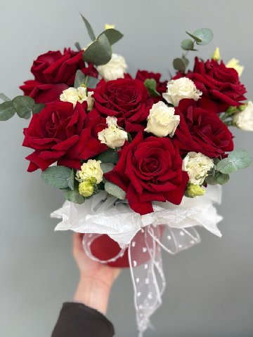 Композиция из французских роз Яркое пламя от интернет-магазина цветов в 