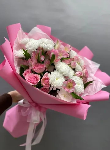 Сборный букет с хризантемой &laquo;Розовый сюрприз&raquo; от интернет-магазина цветов в 